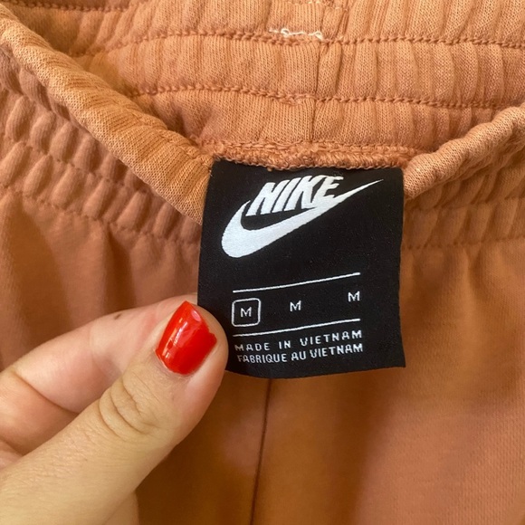 NIKE RAW HEM HIGH WAISTED CASUAL PEACH TERRA BLUSH COLOR FEMME SHORTS - Picture 4 of 12